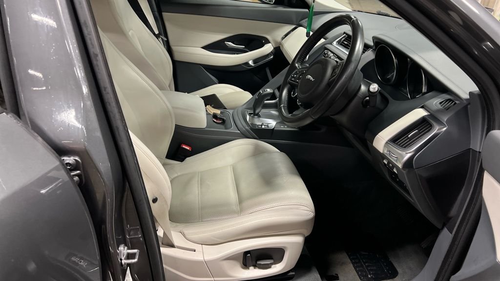 Used Jaguar E-Pace 2018 for sale - 76950553: Photo 9