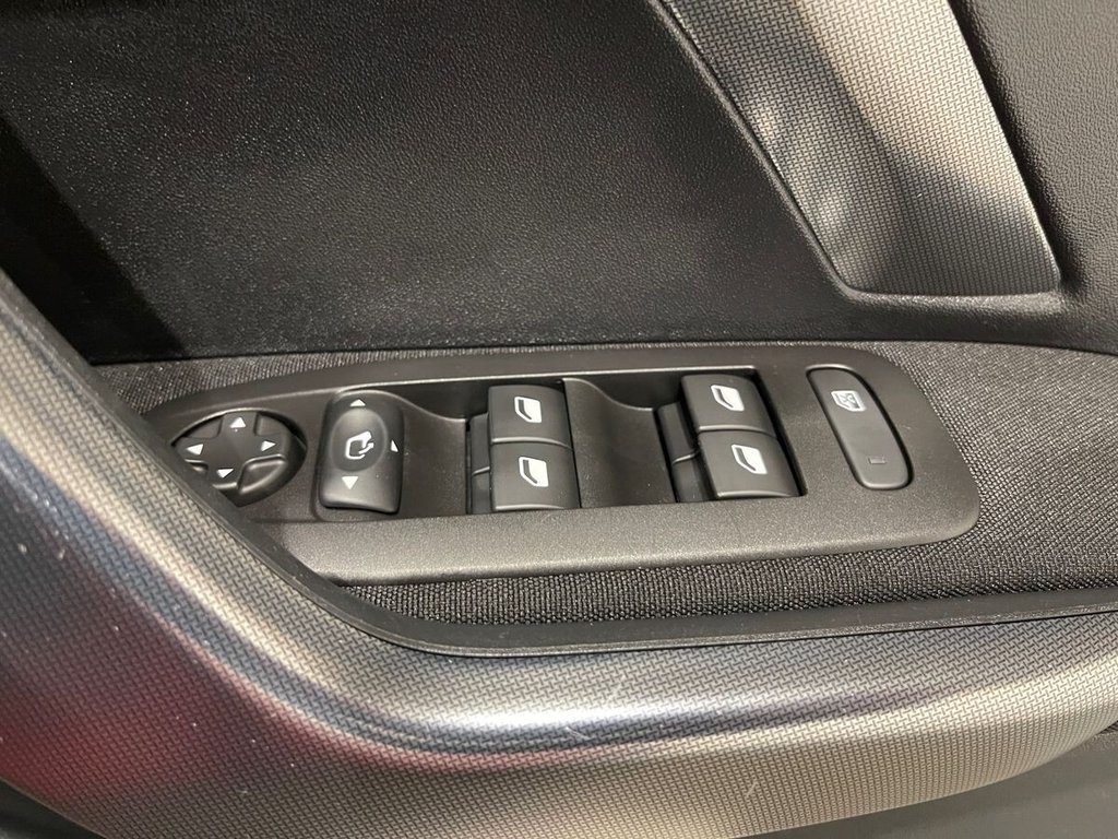 Used Peugeot 2008 2018 for sale - 76900352: Photo 19