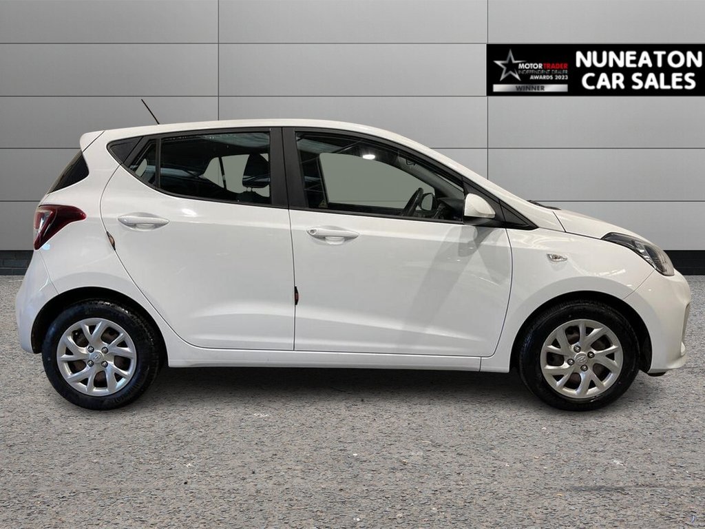 Used Hyundai i10 2018 for sale - 76106067: Photo 2