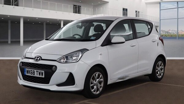 Used Hyundai i10 2018 for sale - 76106067: Photo 2