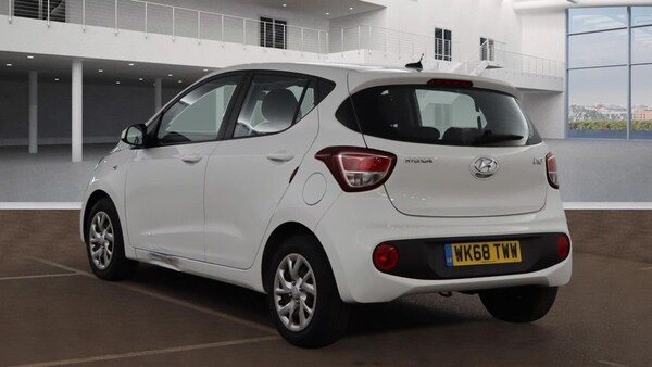 Used Hyundai i10 2018 for sale - 76106067: Photo 3