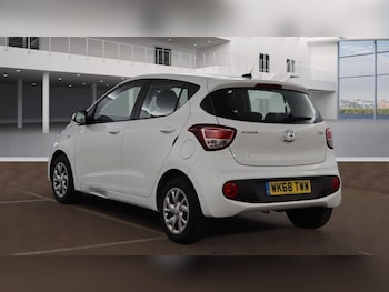 Used Hyundai i10 2018 for sale - 76106067: Photo 3