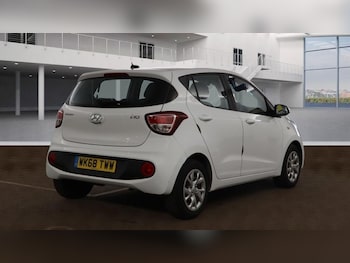 Used Hyundai i10 2018 for sale - 76106067: Photo 4