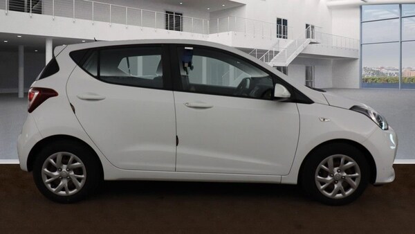 Used Hyundai i10 2018 for sale - 76106067: Photo 5