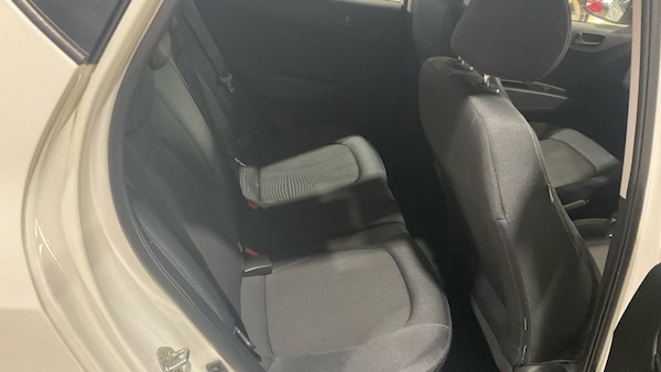 Used Hyundai i10 2018 for sale - 76106067: Photo 8