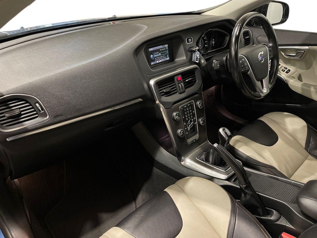 Used Volvo V40 Cross Country 2015 for sale - 76867660: Photo 14