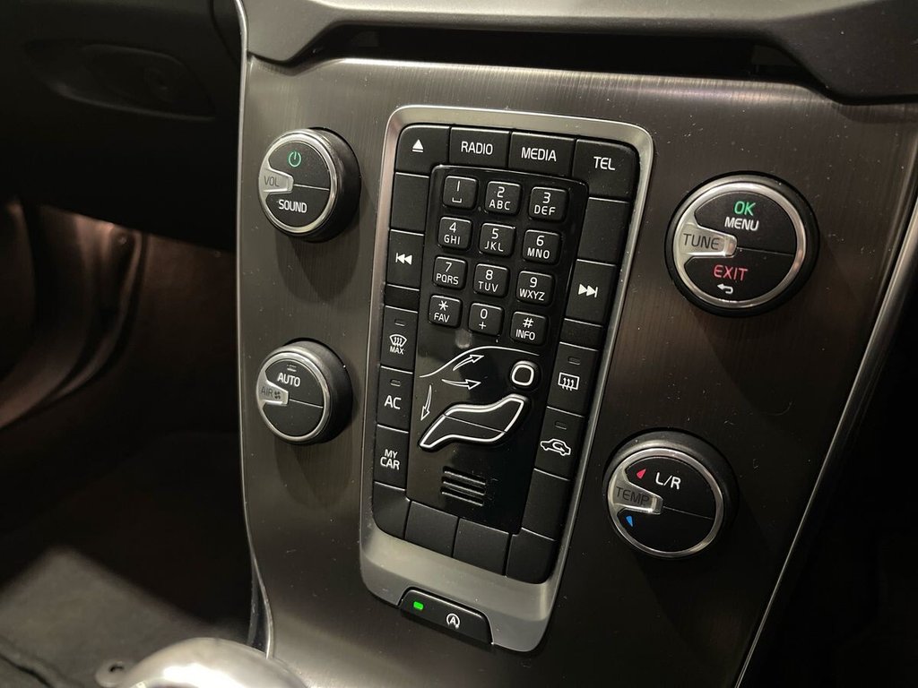 Used Volvo V40 Cross Country 2015 for sale - 76867660: Photo 17