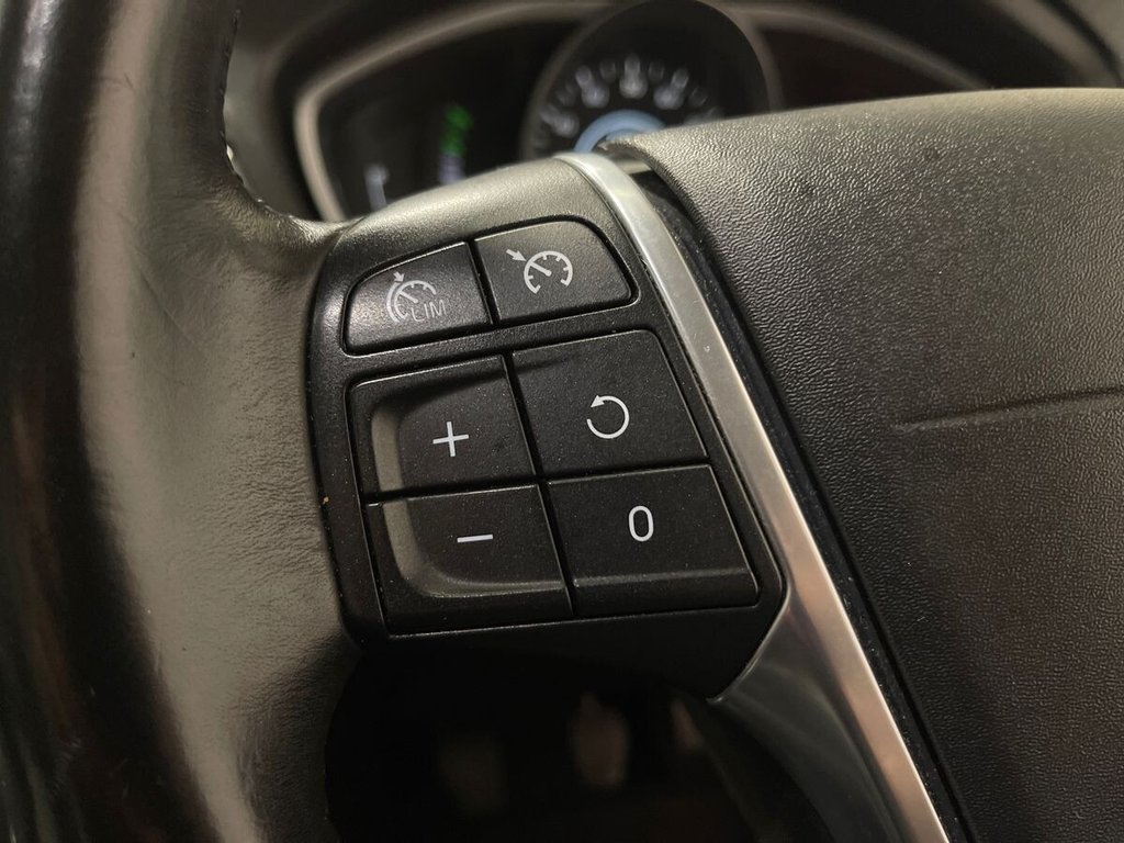 Used Volvo V40 Cross Country 2015 for sale - 76867660: Photo 22