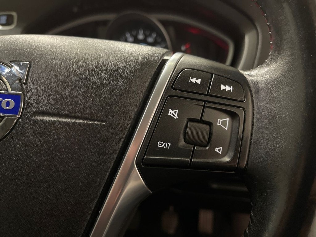 Used Volvo V40 Cross Country 2015 for sale - 76867660: Photo 23