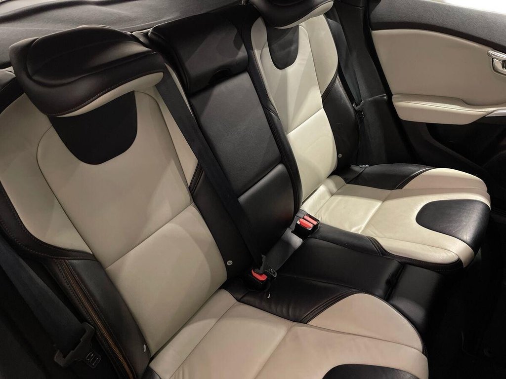 Used Volvo V40 Cross Country 2015 for sale - 76867660: Photo 25