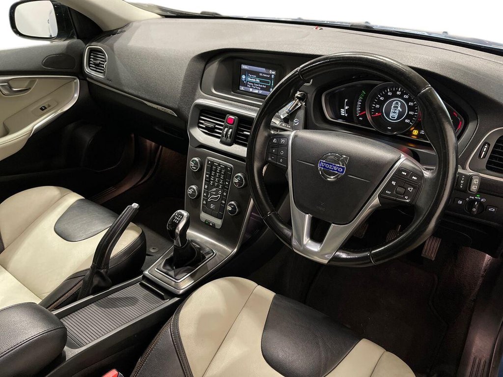 Used Volvo V40 Cross Country 2015 for sale - 76867660: Photo 9