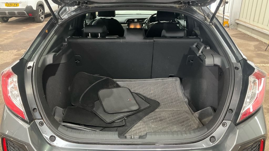 Used Honda Civic 2018 for sale - 76406497: Photo 7