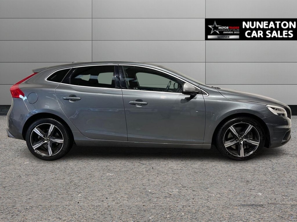 Used Volvo V40 2019 for sale - 76380036: Photo 2