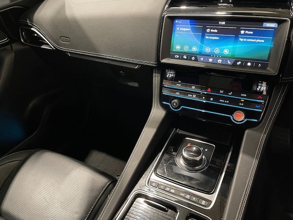 Used Jaguar F-Pace 2018 for sale - 76163181: Photo 17