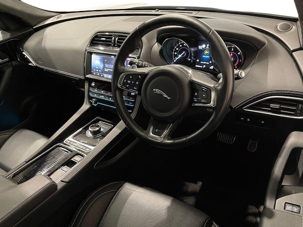 Used Jaguar F-Pace 2018 for sale - 76163181: Photo 9