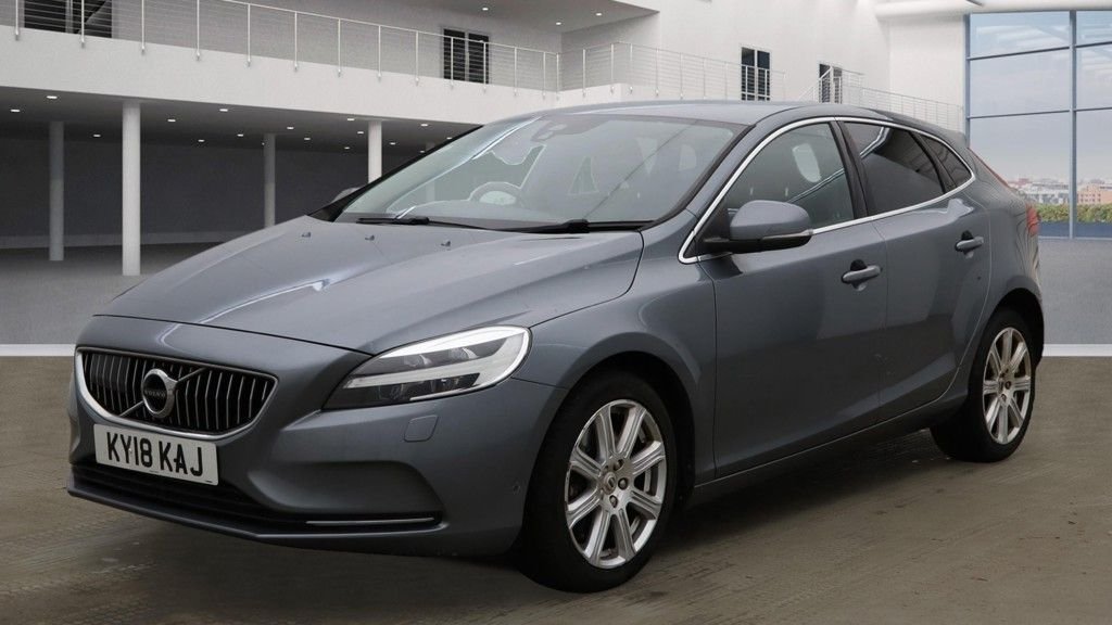 Used Volvo V40 2018 for sale - 76610241: Photo 2