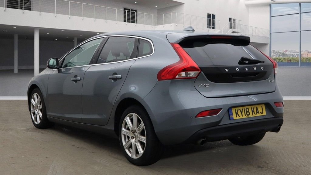 Used Volvo V40 2018 for sale - 76610241: Photo 3