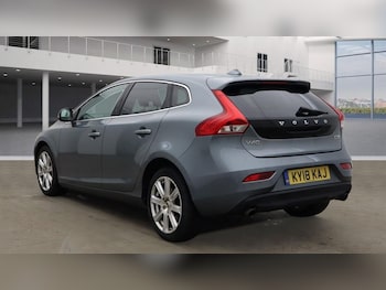 Used Volvo V40 2018 for sale - 76610241: Photo