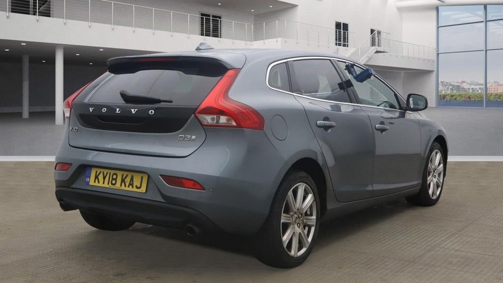 Used Volvo V40 2018 for sale - 76610241: Photo 4