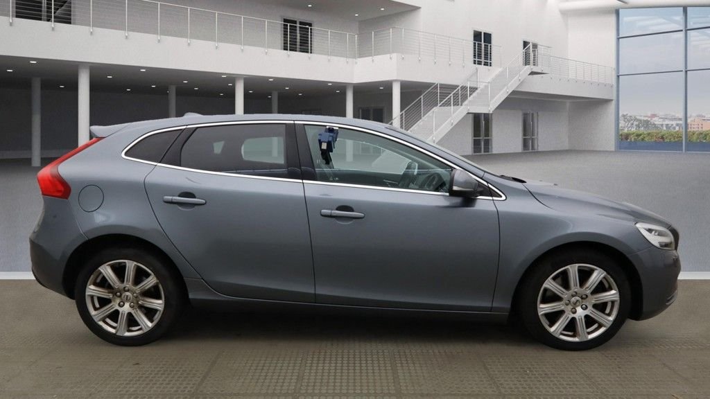 Used Volvo V40 2018 for sale - 76610241: Photo 5