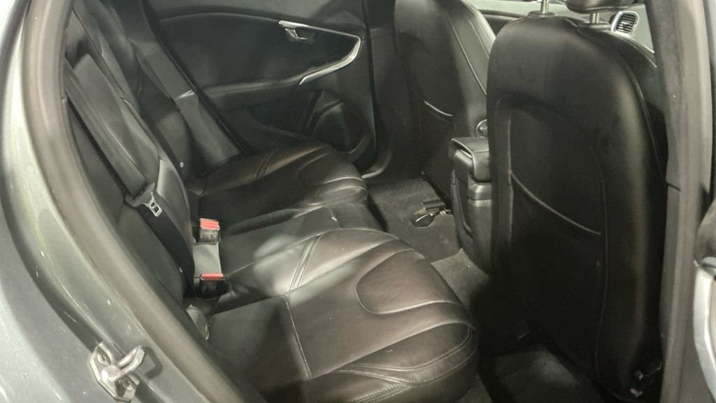 Used Volvo V40 2018 for sale - 76610241: Photo 8