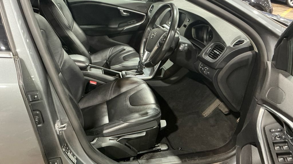 Used Volvo V40 2018 for sale - 76610241: Photo 9