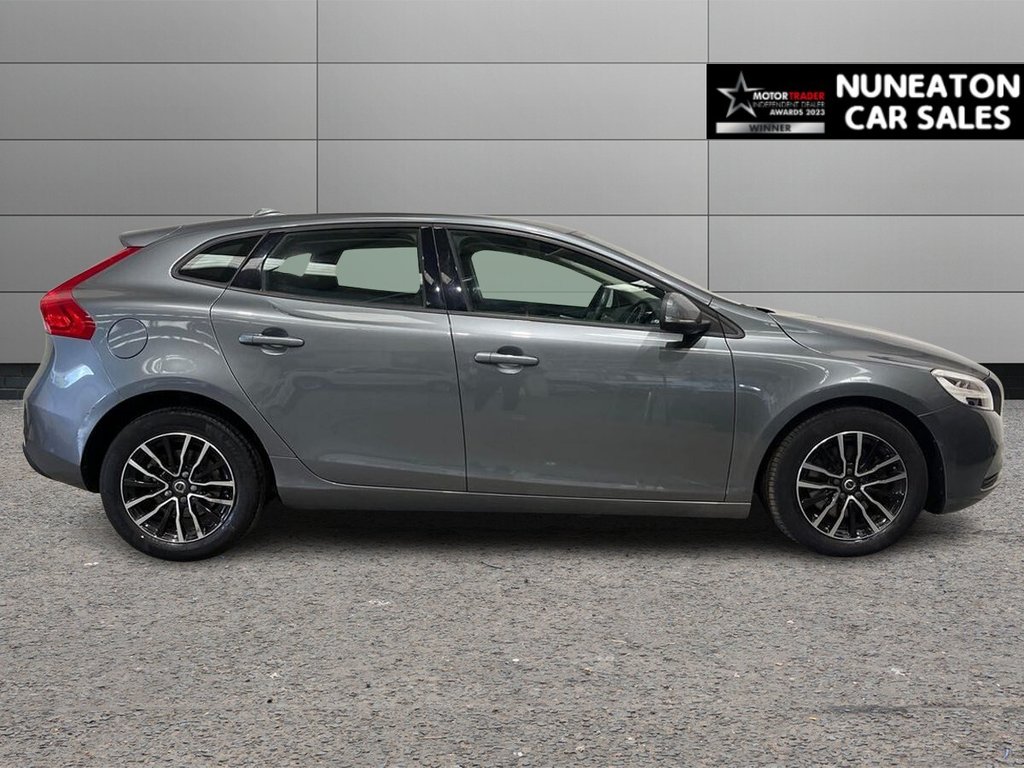 Used Volvo V40 2019 for sale - 76380104: Photo 2