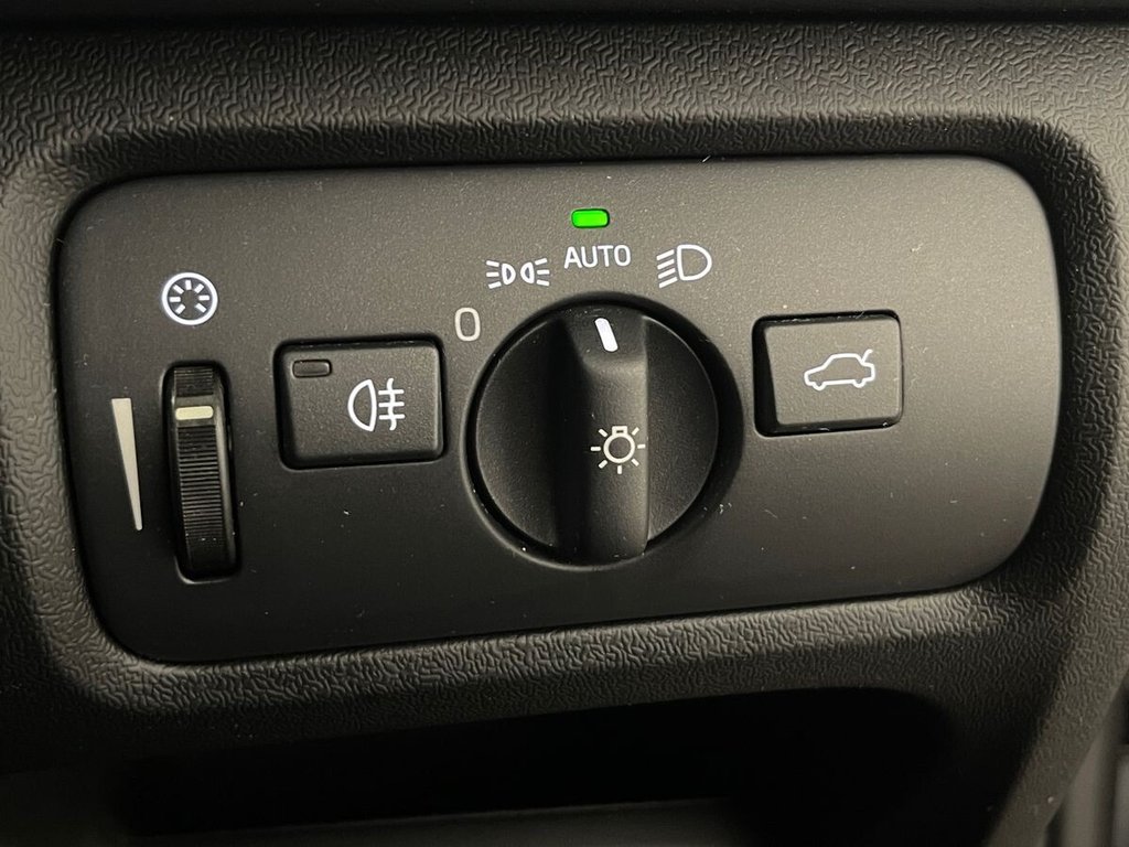 Used Volvo V40 2019 for sale - 76380104: Photo 24