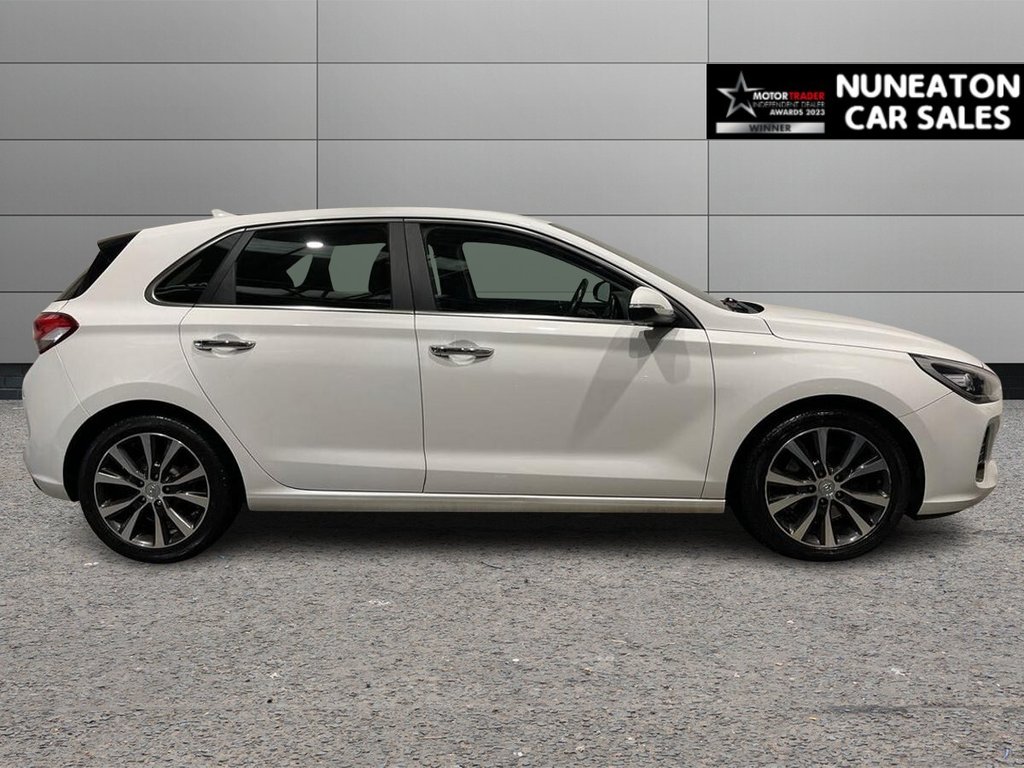 Used Hyundai i30 2017 for sale - 76882971: Photo 2