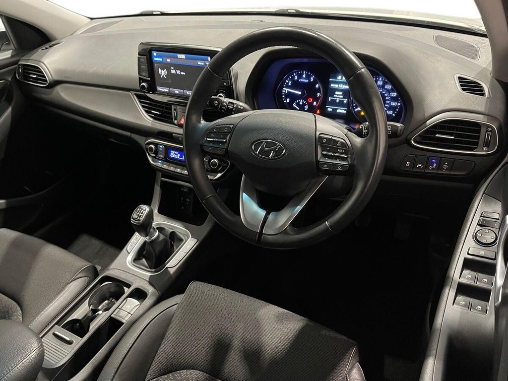 Used Hyundai i30 2017 for sale - 76882971: Photo 6