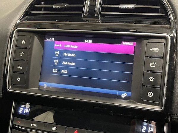 Used Jaguar XE 2018 for sale - 75596796: Photo 11