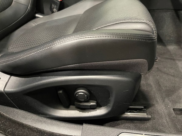 Used Jaguar XE 2018 for sale - 75596796: Photo 30
