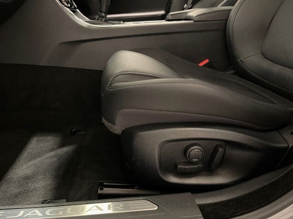 Used Jaguar XE 2018 for sale - 75596796: Photo 31