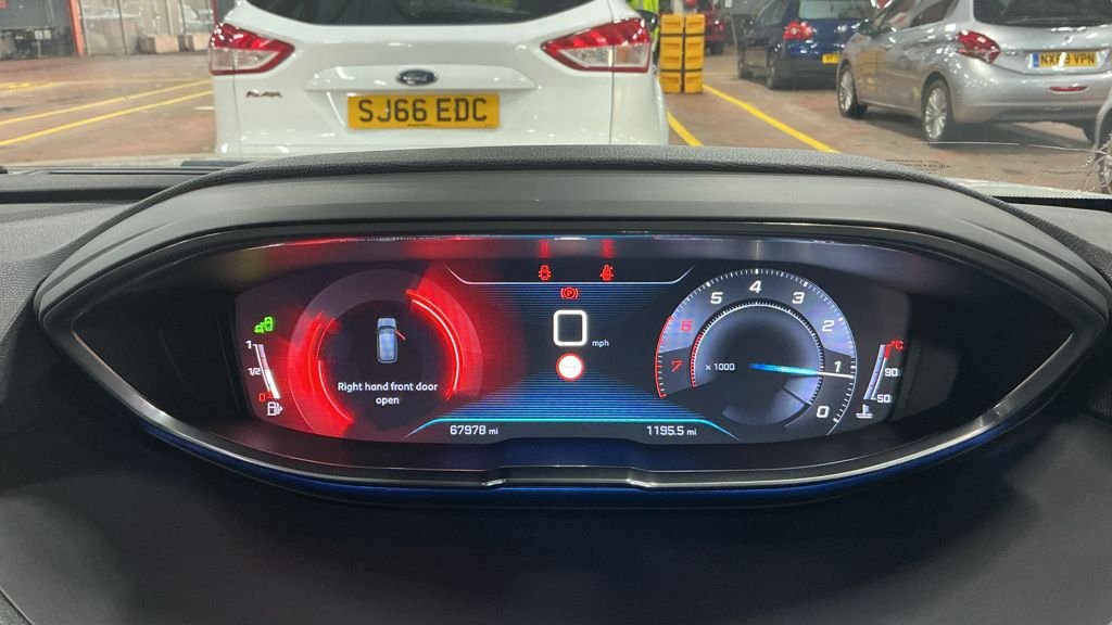 Used Peugeot 3008 2018 for sale - 76642708: Photo 10