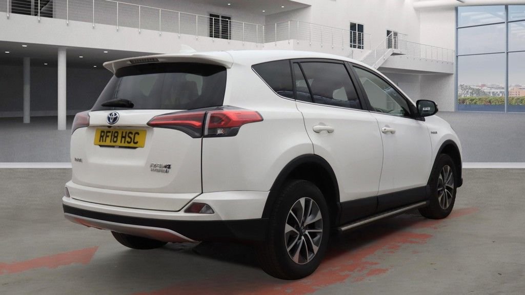 Used Toyota RAV4 2018 for sale - 76848143: Photo 4