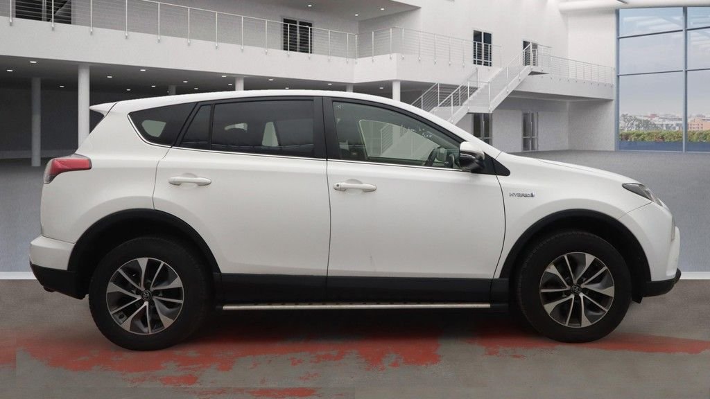 Used Toyota RAV4 2018 for sale - 76848143: Photo 5