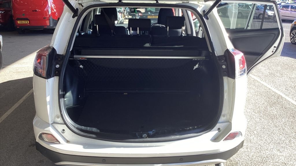 Used Toyota RAV4 2018 for sale - 76848143: Photo 7