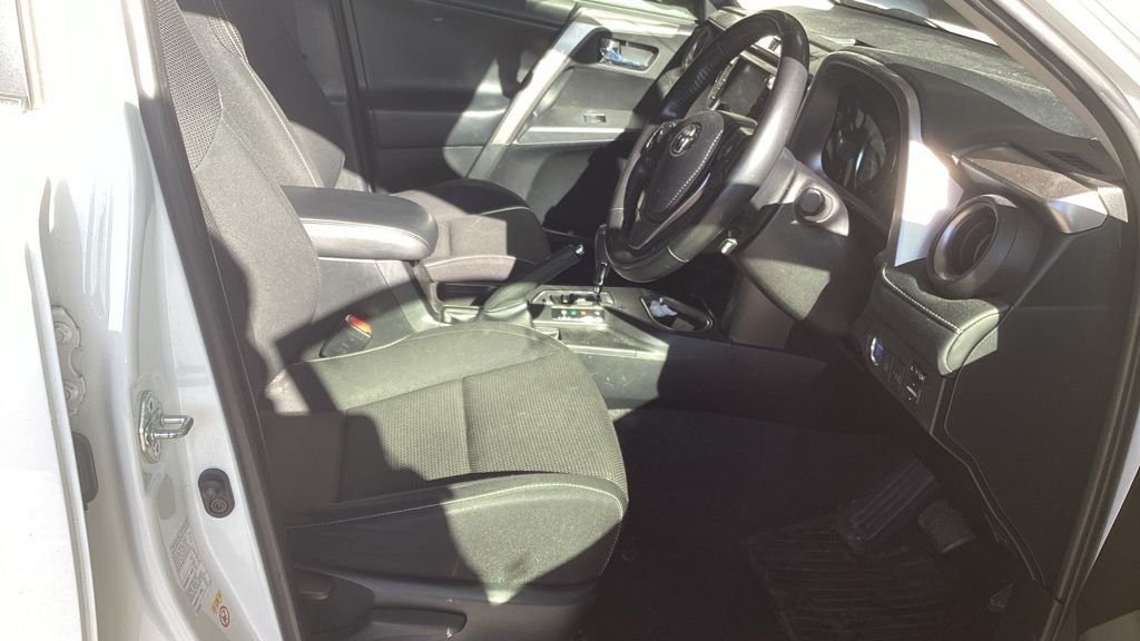 Used Toyota RAV4 2018 for sale - 76848143: Photo 9