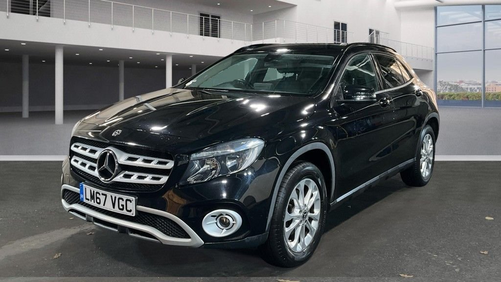 Used Mercedes-Benz GLA 2017 for sale - 76768485: Photo 2