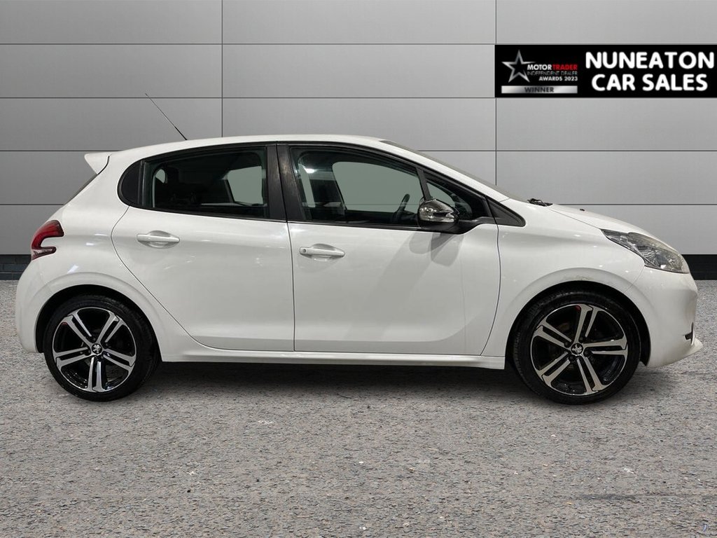 Used Peugeot 208 2013 for sale - 77332936: Photo 2