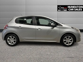 Used Peugeot 208 2014 for sale - 77693556: Photo