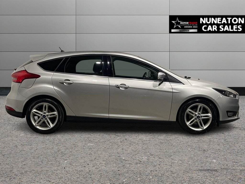 Used Ford Focus 2017 for sale - 76610247: Photo 2