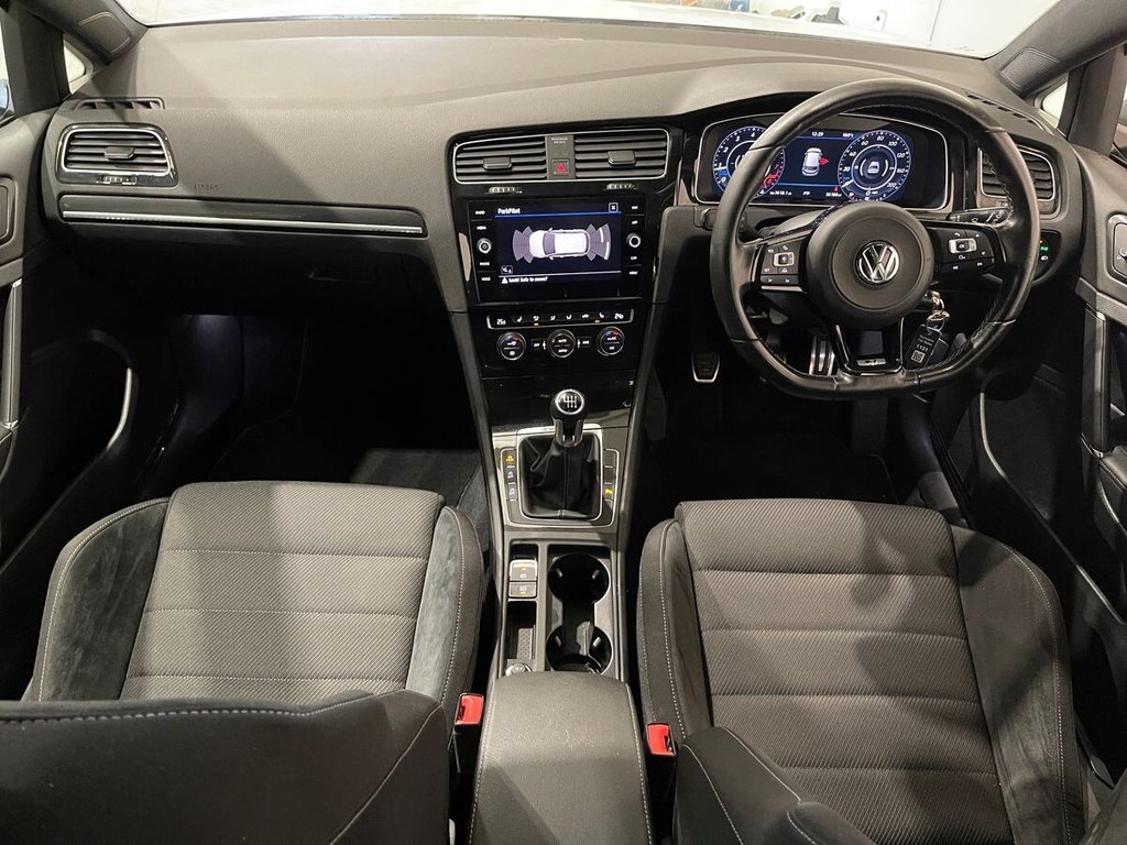 Used Volkswagen Golf 2017 for sale - 76900427: Photo 10