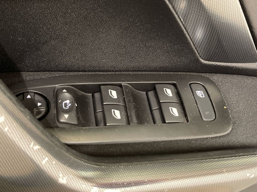 Used Peugeot 2008 2016 for sale - 77936042: Photo 18