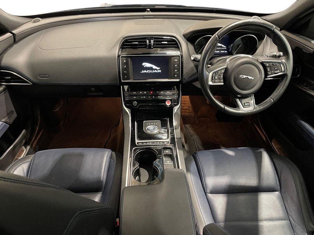 Used Jaguar XE 2015 for sale - 76406908: Photo 10