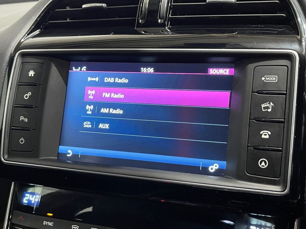 Used Jaguar XE 2015 for sale - 76406908: Photo 11