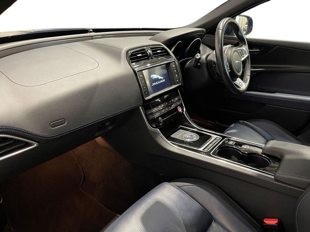 Used Jaguar XE 2015 for sale - 76406908: Photo 14