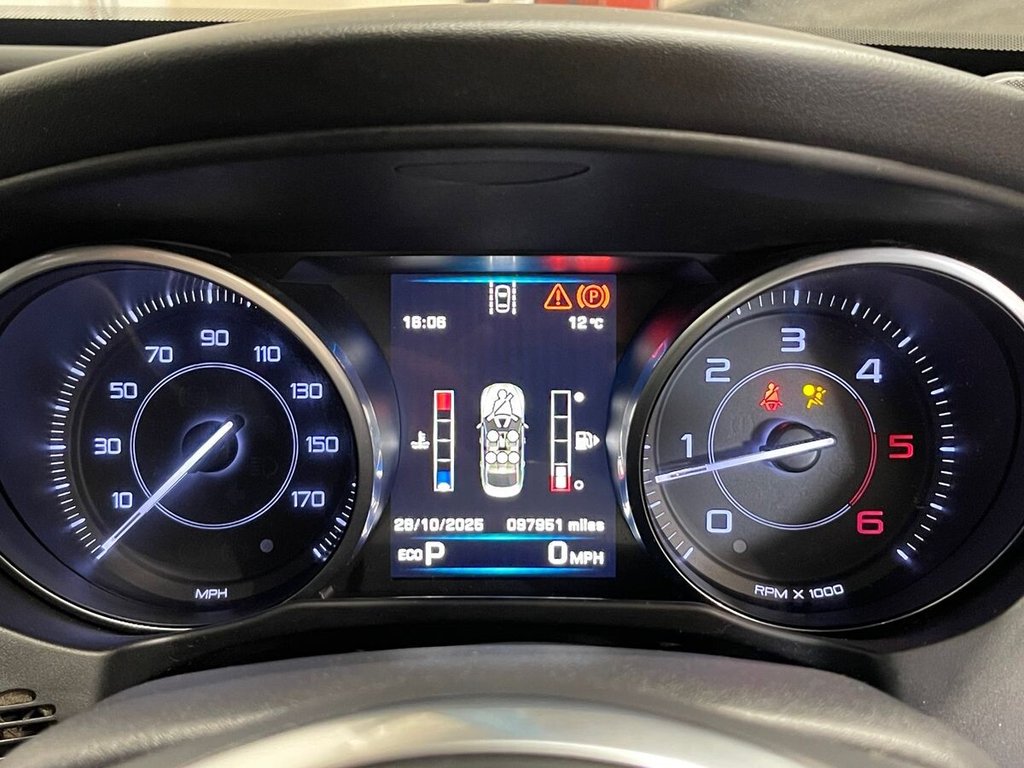 Used Jaguar XE 2015 for sale - 76406908: Photo 23