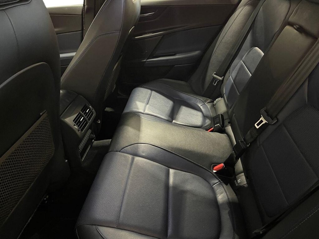Used Jaguar XE 2015 for sale - 76406908: Photo 27