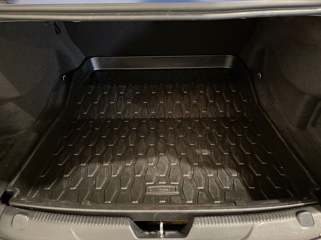 Used Jaguar XE 2015 for sale - 76406908: Photo 28